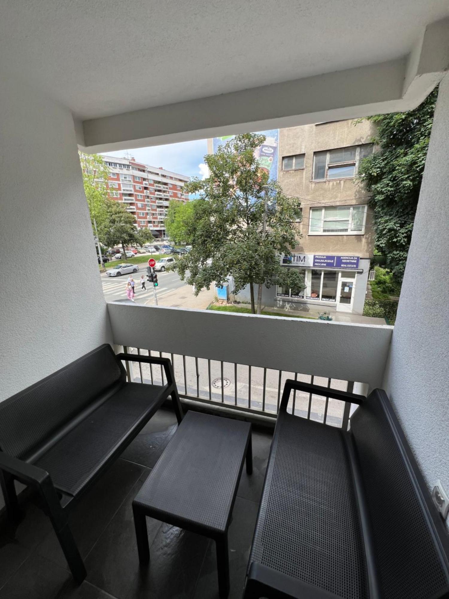 Apartman Omar Stan Na Dan Besplatan Parking Sarajevo Apartment Exterior photo